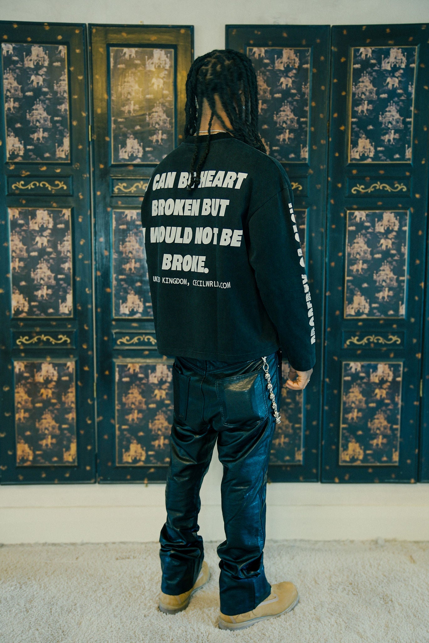 “EYES ON ME” LONGSLEEVE TEE