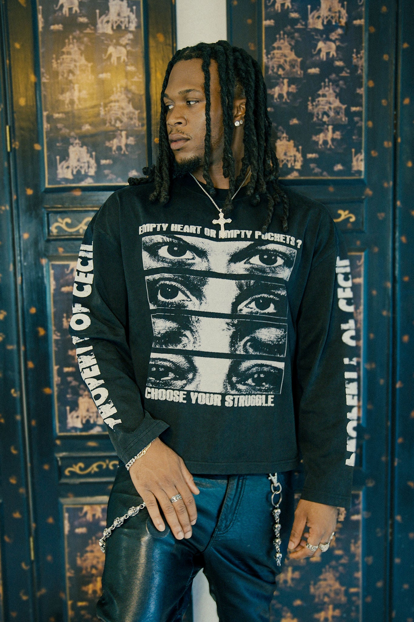 “EYES ON ME” LONGSLEEVE TEE